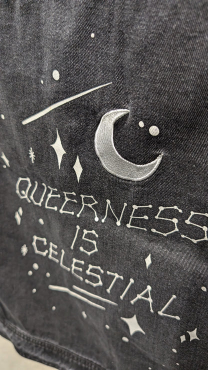 Queerness est un gilet en denim céleste